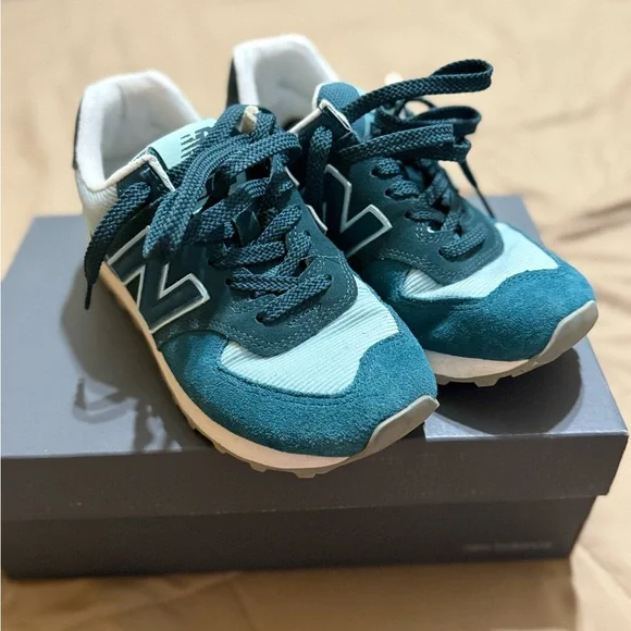 New Balance women’s 574 Teal and White Sneakers - Picture 1 of 6